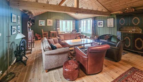 Five-Bedroom Holiday Home
