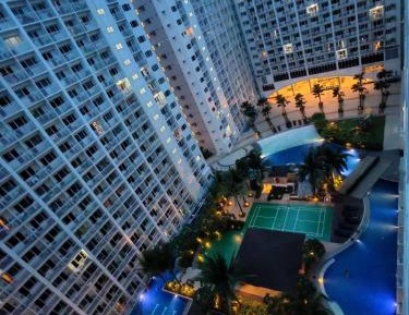 Queen Suite with Pool View