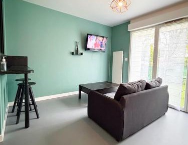 One-Bedroom Apartment with Terrace
