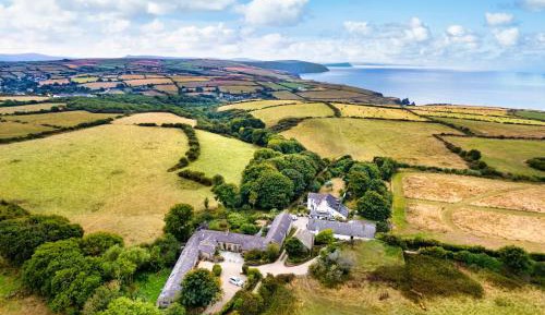 One-Bedroom Apartment with Terrace