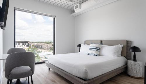 Premier King Studio (Self Check-in with Virtual Front Desk) 