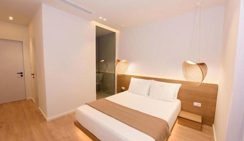 Deluxe Double Room (2 Adults + 1 Child)