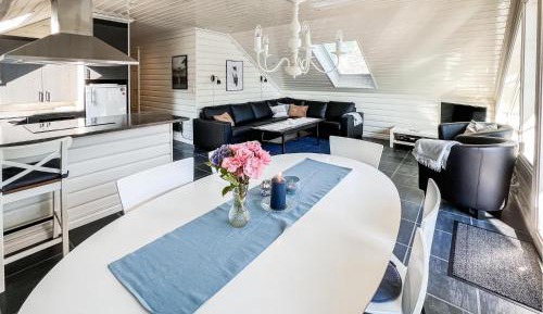 Three-Bedroom Holiday Home 