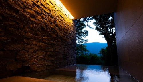 Suite with Mountain View