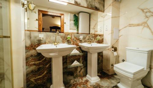 Deluxe Double Room with Shower