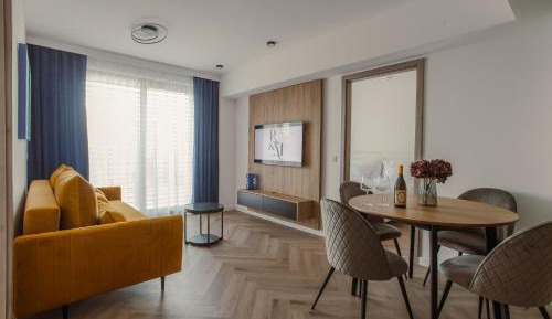 Two-Bedroom Deluxe Apartment with Balcony