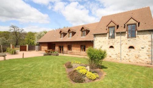 Holiday Home (12 Adults)