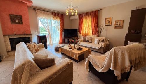 Four-Bedroom Apartment with Balcony 