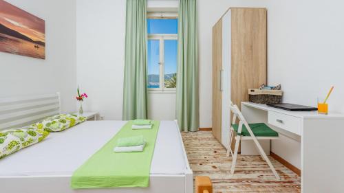 Standard Triple Room with Sea View