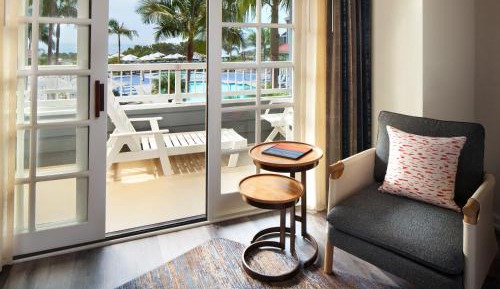 Double Room with Two Double Beds with Adapted Tub, Patio and Pool View - Mobility Accessible