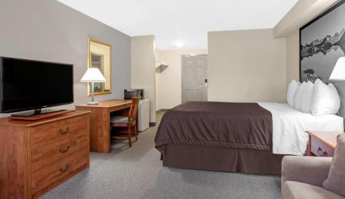 Deluxe Queen Room with Sofa Bed - Non Smoking
