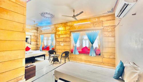 Deluxe Family Room