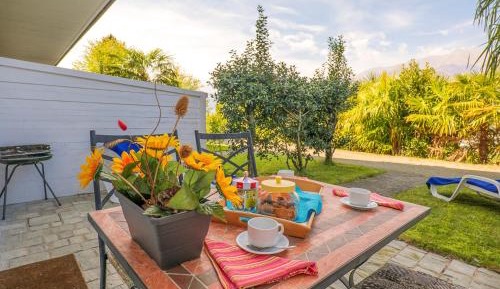 Apartment with Mountain View