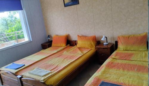 Economy Triple Room with Shared Bathroom