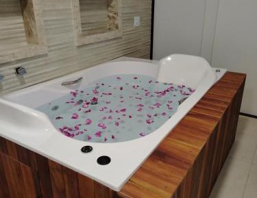 Queen Room with Spa Bath