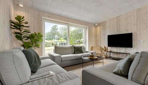 Seven-Bedroom Holiday Home