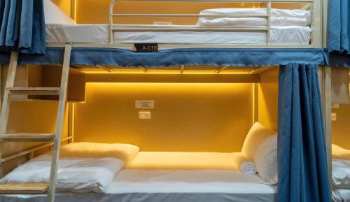 Single Bed in Mixed Dormitory Room