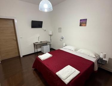 Standard Double Room with Shared Bathroom