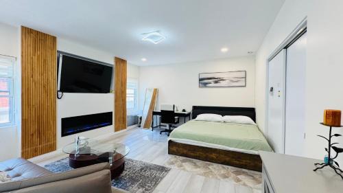 Double Room with Shared Toilet