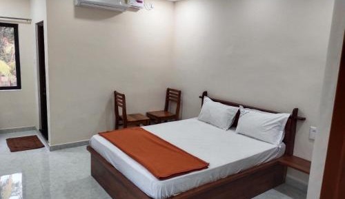 Deluxe Double Room (2 Adults + 1 Child)