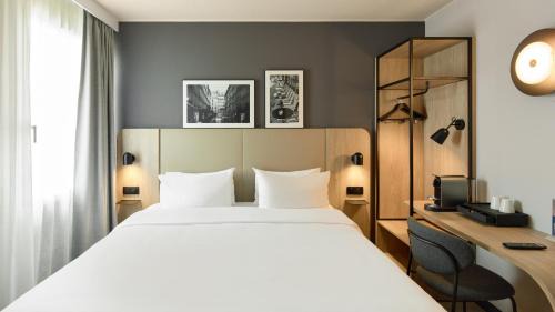 Superior Room - 1 King Bed