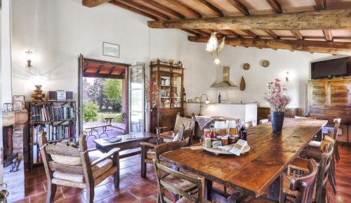 Eight-Bedroom Holiday Home