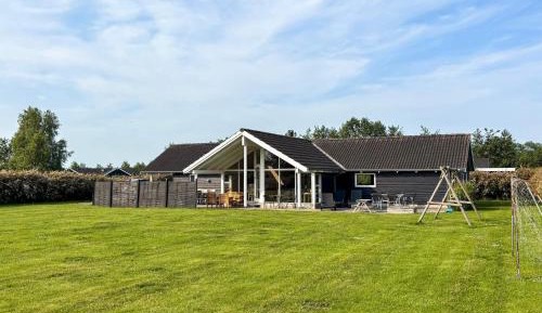 Five-Bedroom Holiday Home