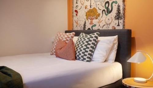Private Queen Room