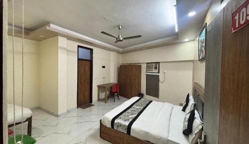 Deluxe Double Room (2 Adults + 1 Child)