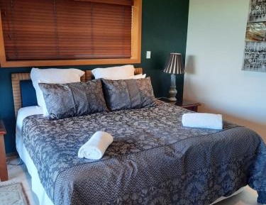 Deluxe Queen Suite
