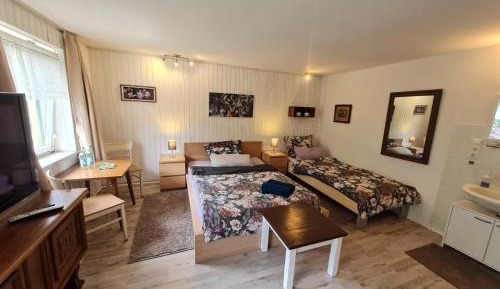 Standard Twin Room with Shared Bathroom
