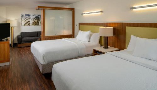 Queen Suite with Two Queen Beds, Sofa Bed and Mobility Accessible Roll-In Shower
