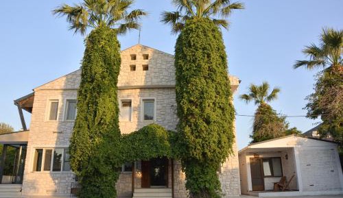 Villa with Garden View