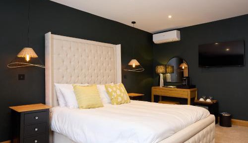 Deluxe King Room