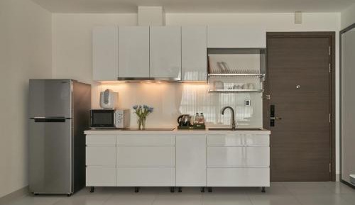 One-Bedroom Apartment with City View