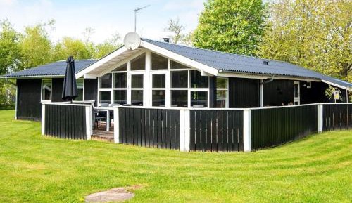 Three-Bedroom Vacation Home 