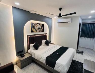 Family Room with Shower