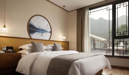 Twin Room with View