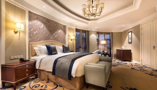 Superior King Suite with Lounge Access