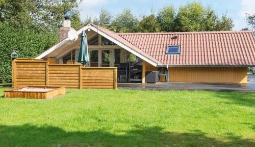 Three-Bedroom Holiday Home 