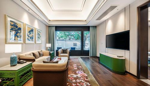 Courtyard Suite