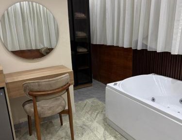King Suite with Spa Bath