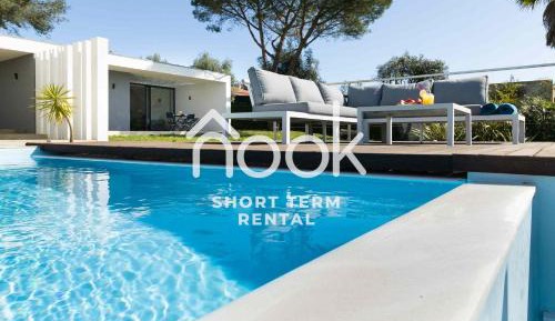 Apartment with Pool View 