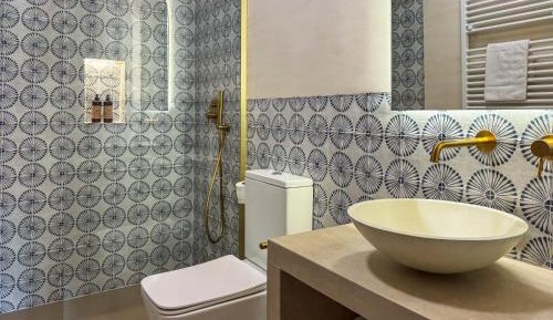 Three-Bedroom Apartment with Balcony