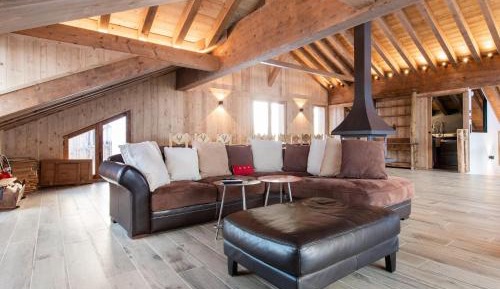 Seven-Bedroom Holiday Home