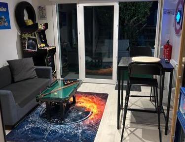 Room #1475487501