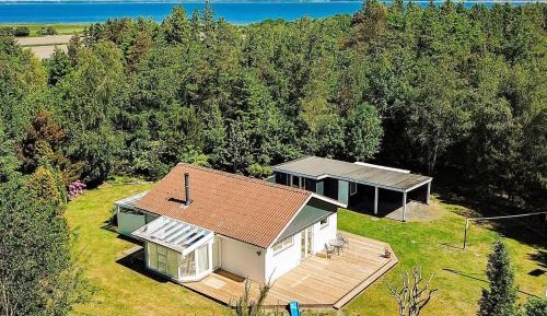 Three-Bedroom Holiday Home 