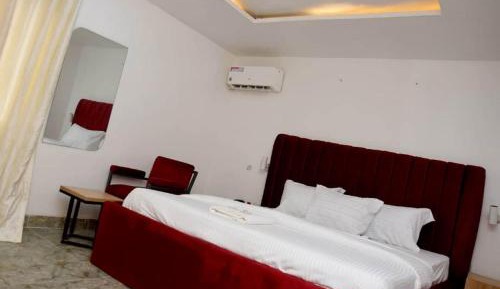 Room #1367628203