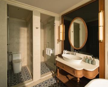 Symphony Suite 2 Days 1 Night