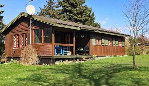 Three-Bedroom Holiday Home 